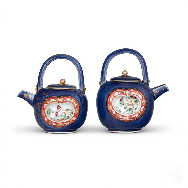 TWO BLUE-GROUND IMARI TEAPOTS AND COVERS WITH RELIEF DECORATION  JAPAN, EDO PERIOD, CIRCA 1700 - 图4